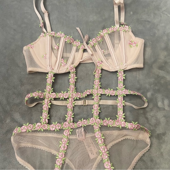 New! Victoria’s Secret Very Sexy Wicked Rosebud Embroidery Teddy 4191 - Picture 7 of 10